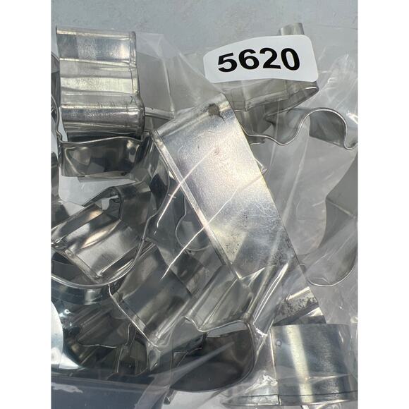 Lot of 13 variety Cookie Cutters‎ - Picture 11 of 11